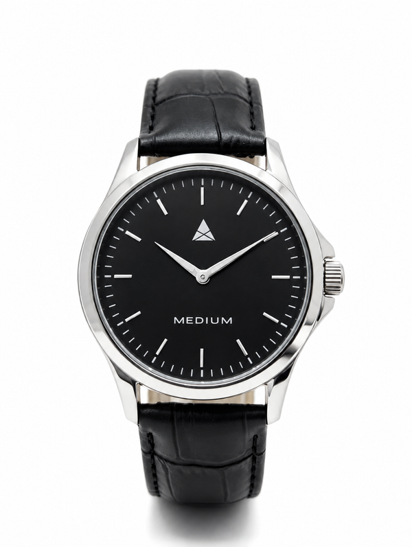 MEDIUM The Comeback 38 Leather Silver / Black – Lifestyle