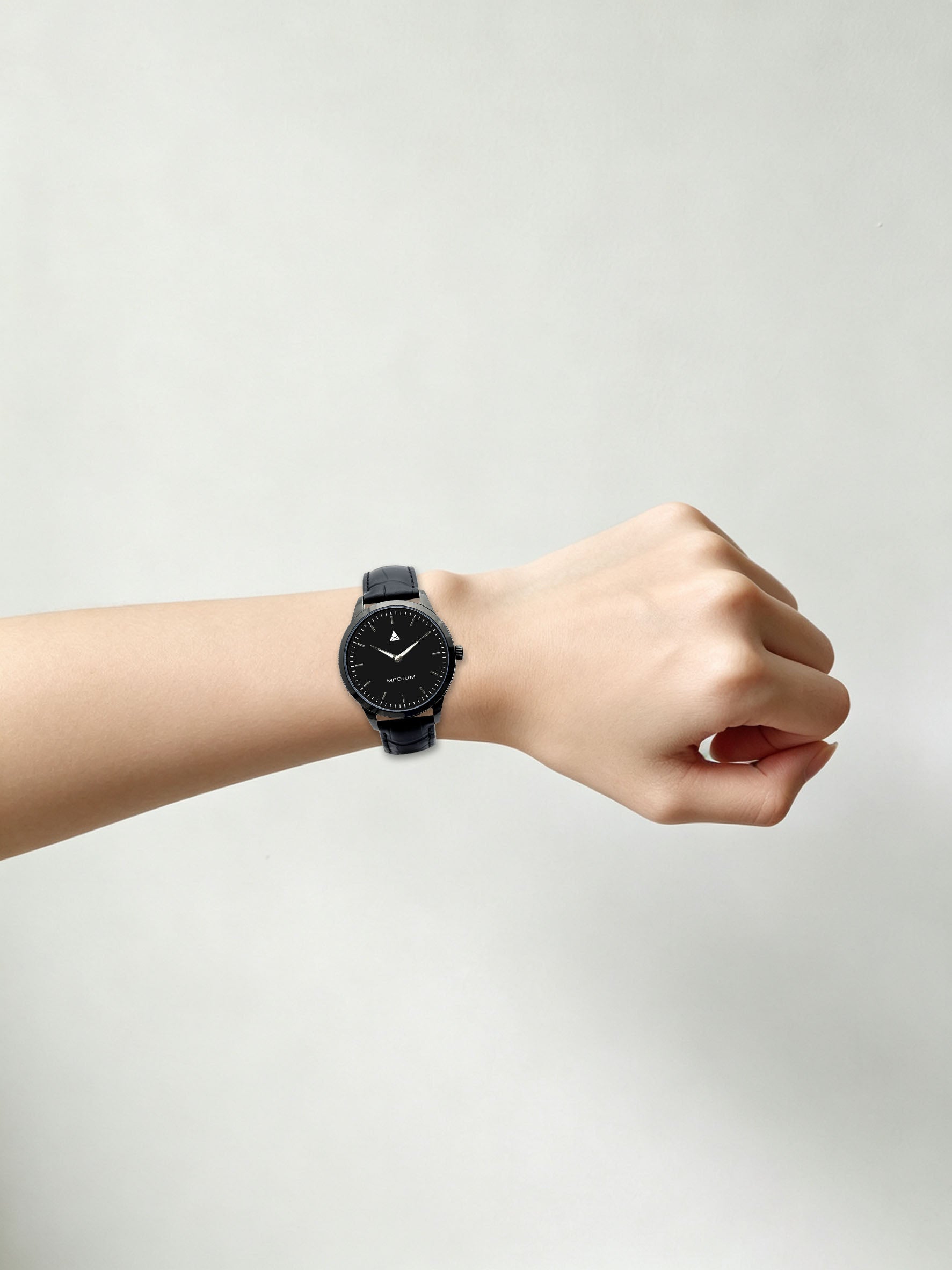 MEDIUM The Comeback 38 Leather All Black – Lifestyle