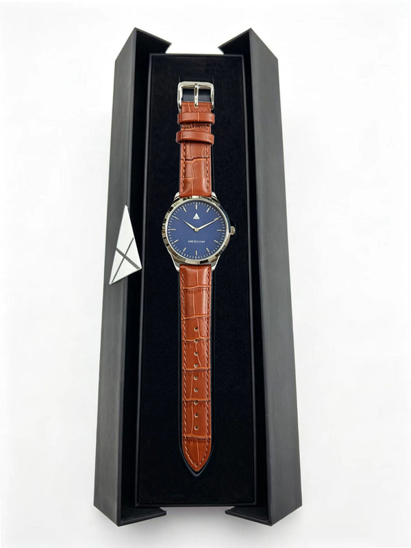 MEDIUM The Comeback 38 Leather Silver / Blue – Presentation box