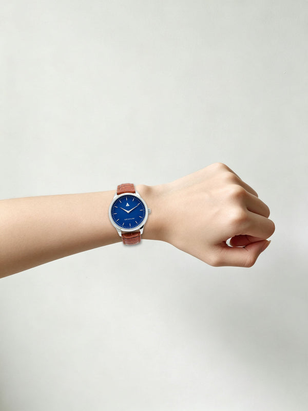 MEDIUM The Comeback 38 Leather Silver / Blue – Lifestyle